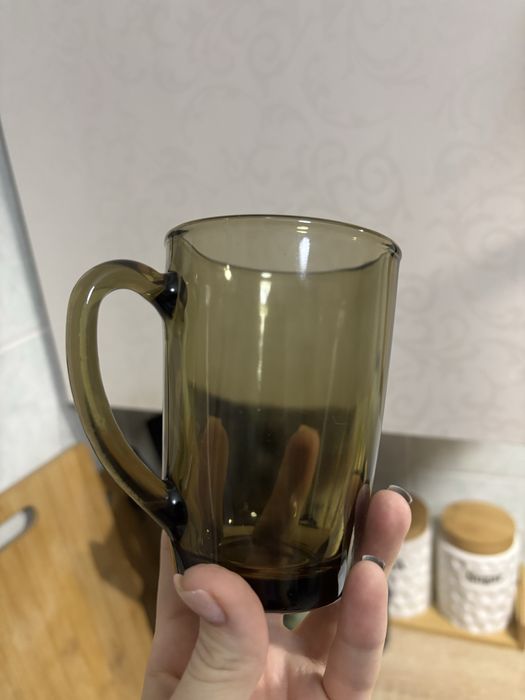 тарелки и чайные кружки сервиз