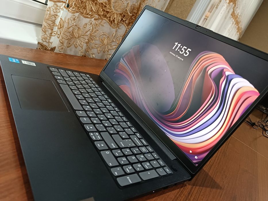 продается ноутбук Lenovo V15