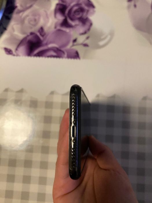 Продам айфон хр.