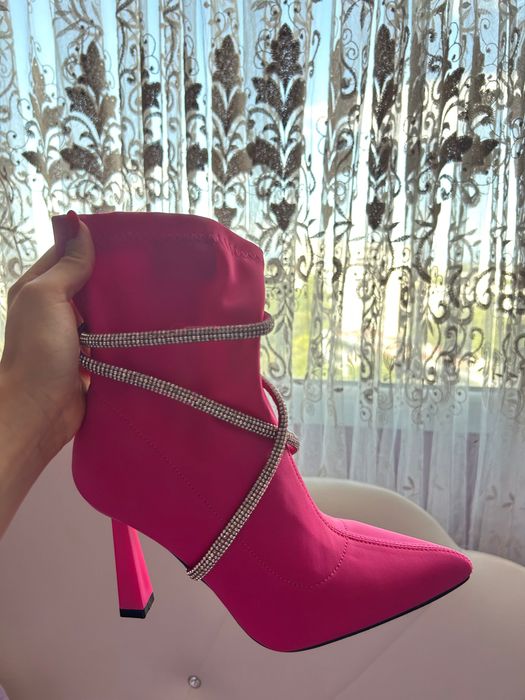 Розови боти с ток