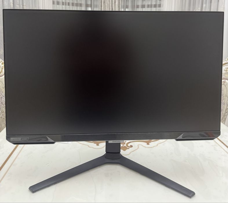 Монитор - Samsung Odyssey g40b 240 Гц