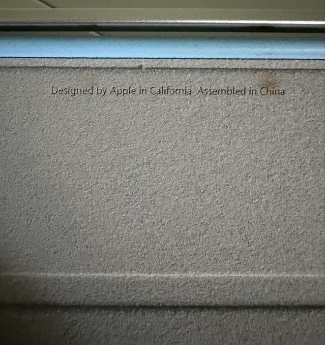 Tabletă Apple IPad Veche (locked, fullbox + husă apple)