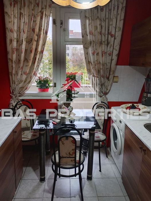Продава се Тристаен апартамент в София, Център - 94 кв.м за 1737 €/кв.м - Снимка #2