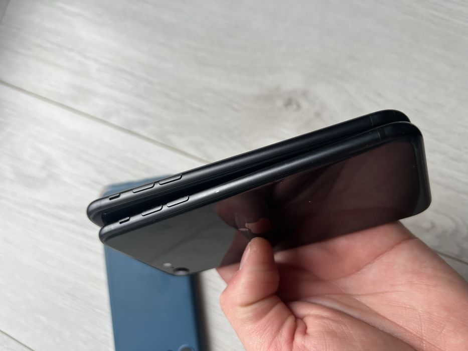 ••Iphone SE 2 • BATERIE 94% •