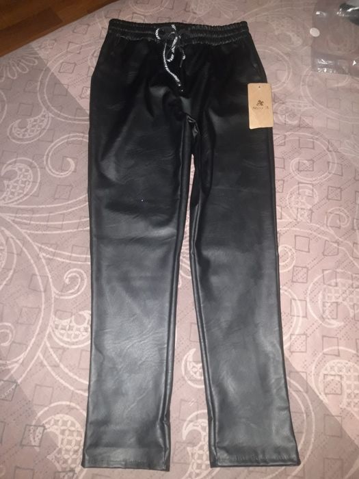 Сладки  пола,,панталон и сако,еко кожа .