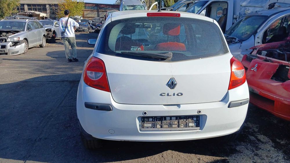 Dezmembrez Renault Clio 3-1.6 Benzina Din 2008 -Cutie Automata-K4M-C8
