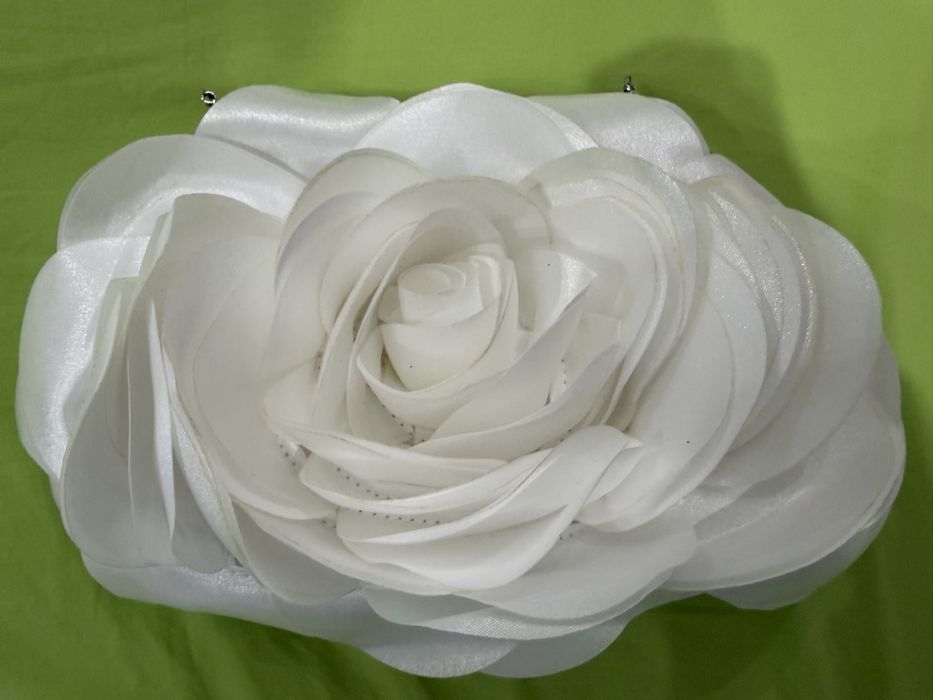 Продавам официална чанта