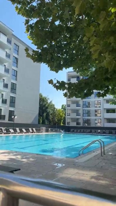 Garsoniera moderna cu piscina de închiriat