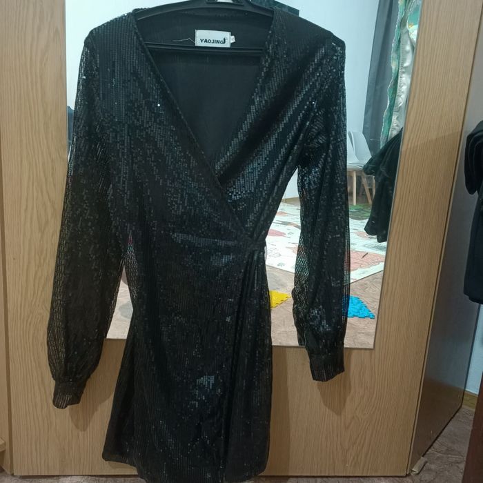 Продам идеальное платье на новый год в паетках