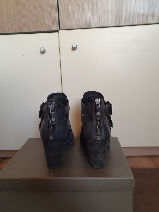 Botine piele nabuc UGG