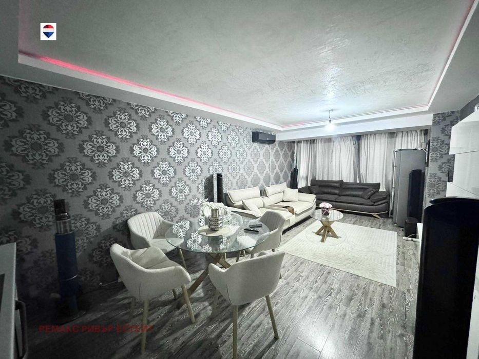 Продава се Четиристаен апартамент в Русе, Център - 103 кв.м за 1612 €/кв.м - Снимка #1