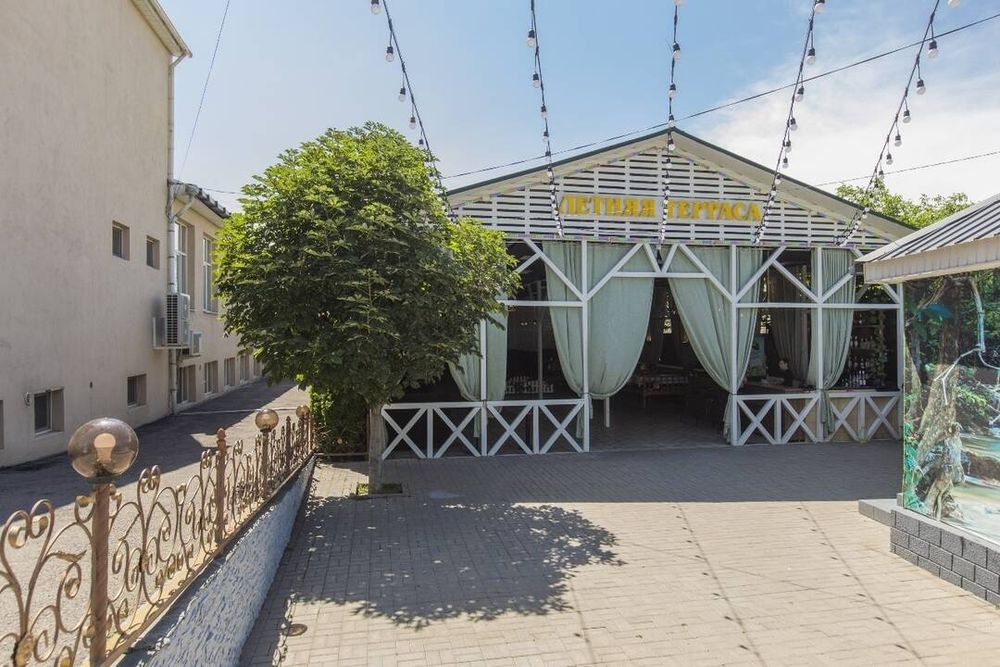 Летник и мебелью