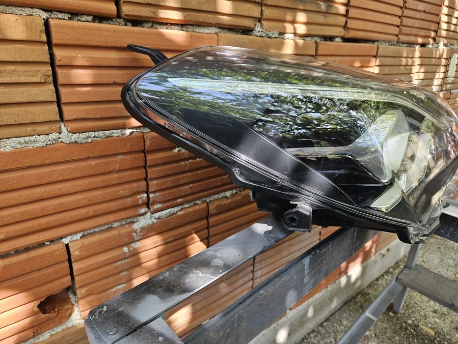 Лед десен фар за Тойота Ярис след 2017г