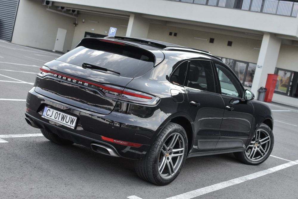 PORSCHE Macan