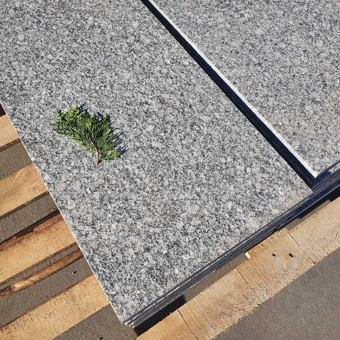 Готови гранитни плочки и готови стъпала от Раймар