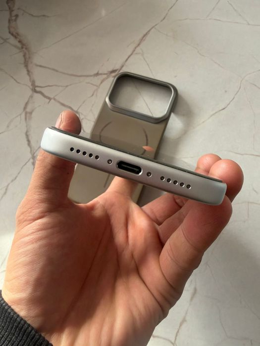 Продам Айфон 17 про 512 гб