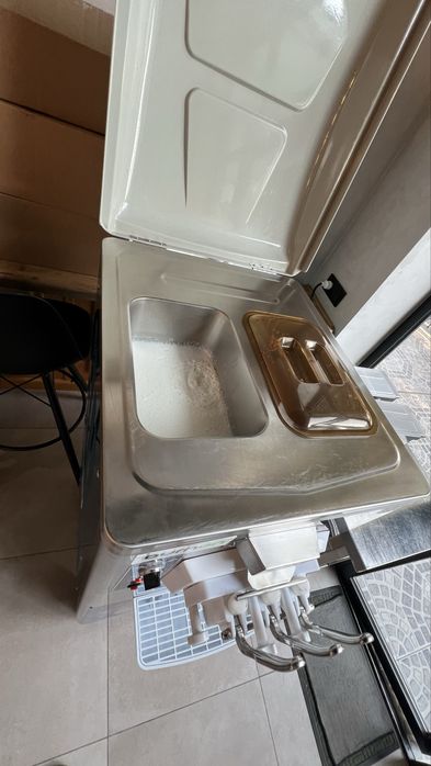 ПРОДАЮ аппарат для мороженого BQL-925