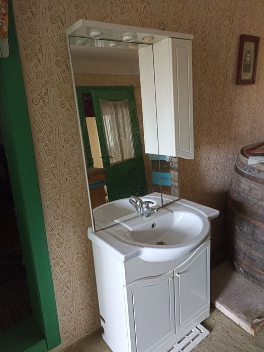 Chiuveta baie cu oglinda și dulap