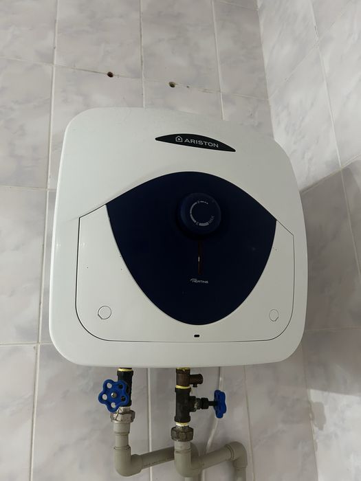 Аристон почти новый 2 шт