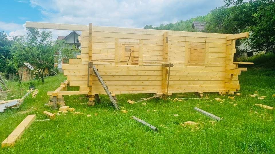 Casă /Cabana din lemn !