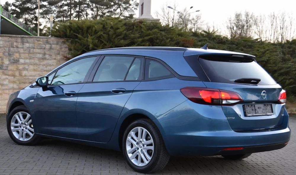 Opel Astra 2017 LED Navigatie Senzor Parcare Scaune  si Volan Incalzit