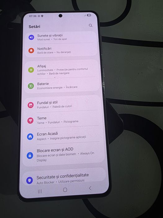 Samsung s21 plus crăpat usor fata spate funcționează impecabil.