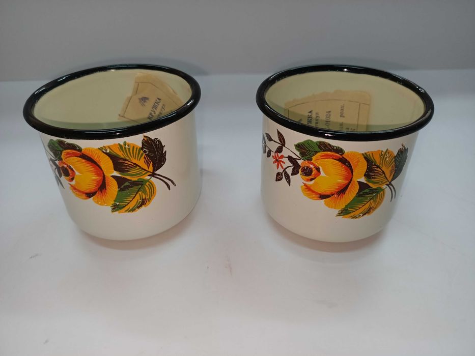 Продается кофейник и 2 кружки