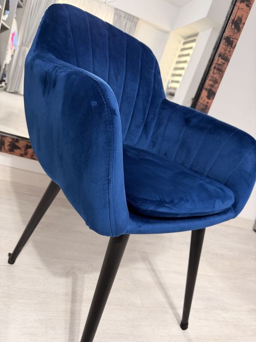 Scaune catifea albastre