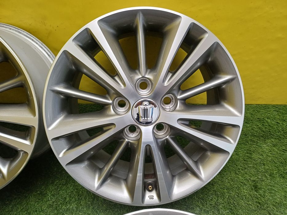 Диски R16 5x114.3 на Toyota Crown и другие.