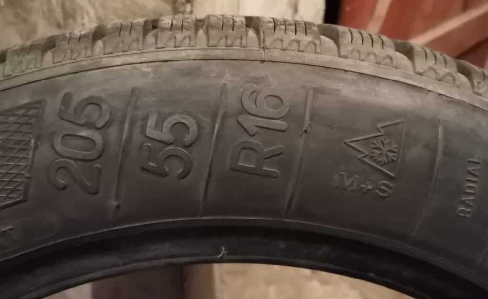 Продавам 2 броя зимни гуми 205.55.16 на 1 сезон дот 2020 Kleber