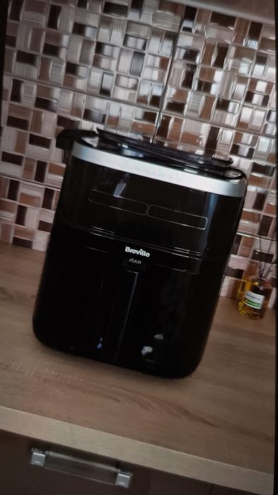 Vand Air Fryer Breville noua