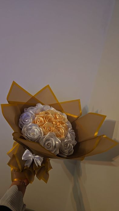 Buchete trandafiri din satin Handmade