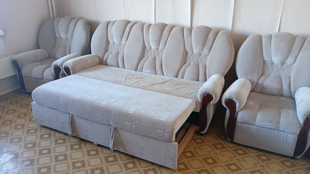 Продам диван с креслами недорого