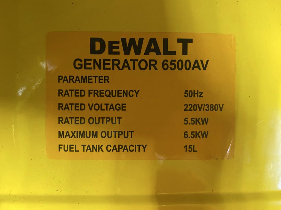 Бензиновый генератор DeWALT 6500AV новый