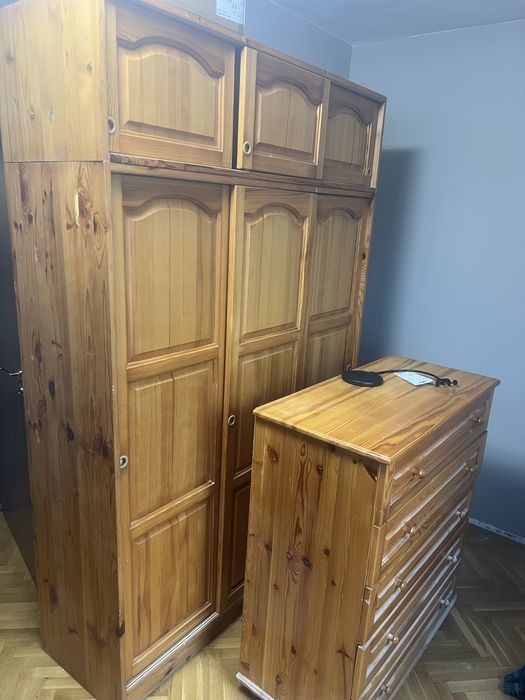 Гардероб / скрин / нощни скафчета от естествено дърво