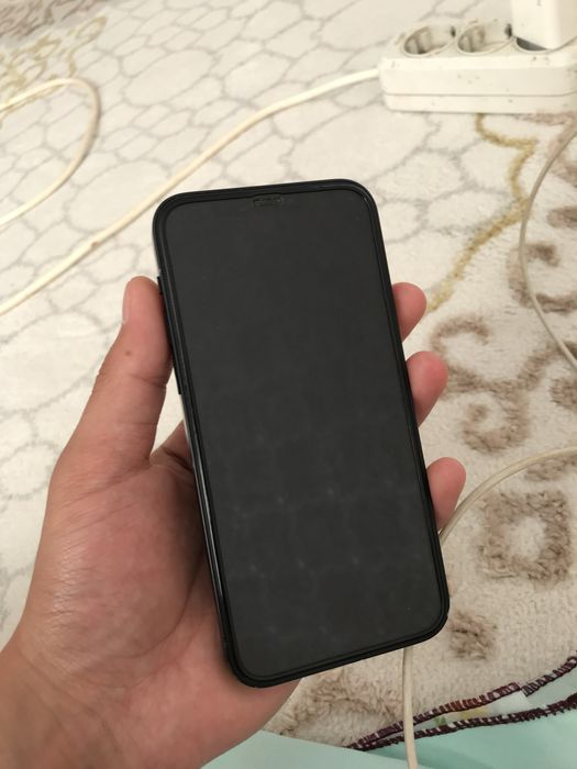 Продам айфон 12