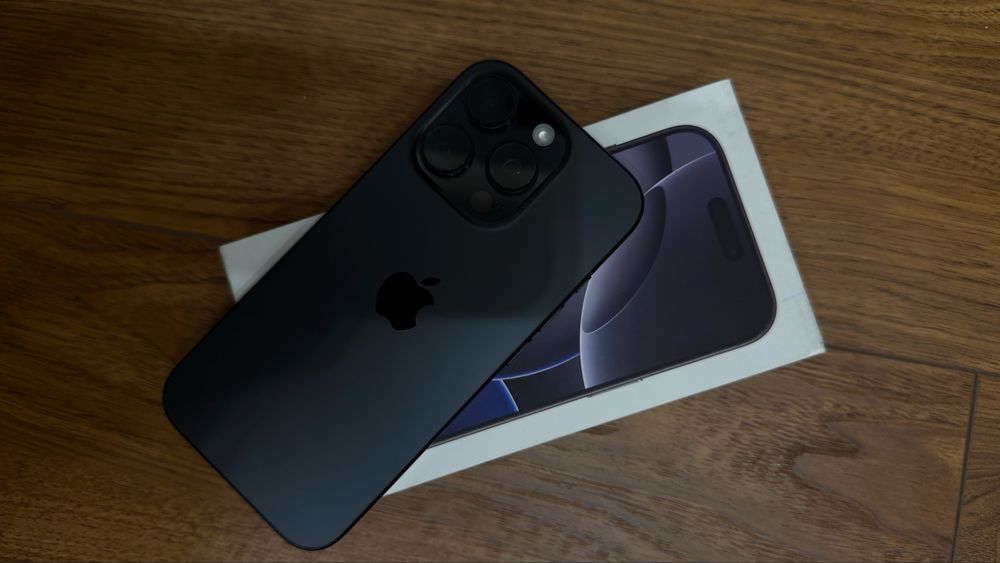 Продаю IPhone 16 pro