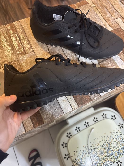 Ghete de fotbal sintetic