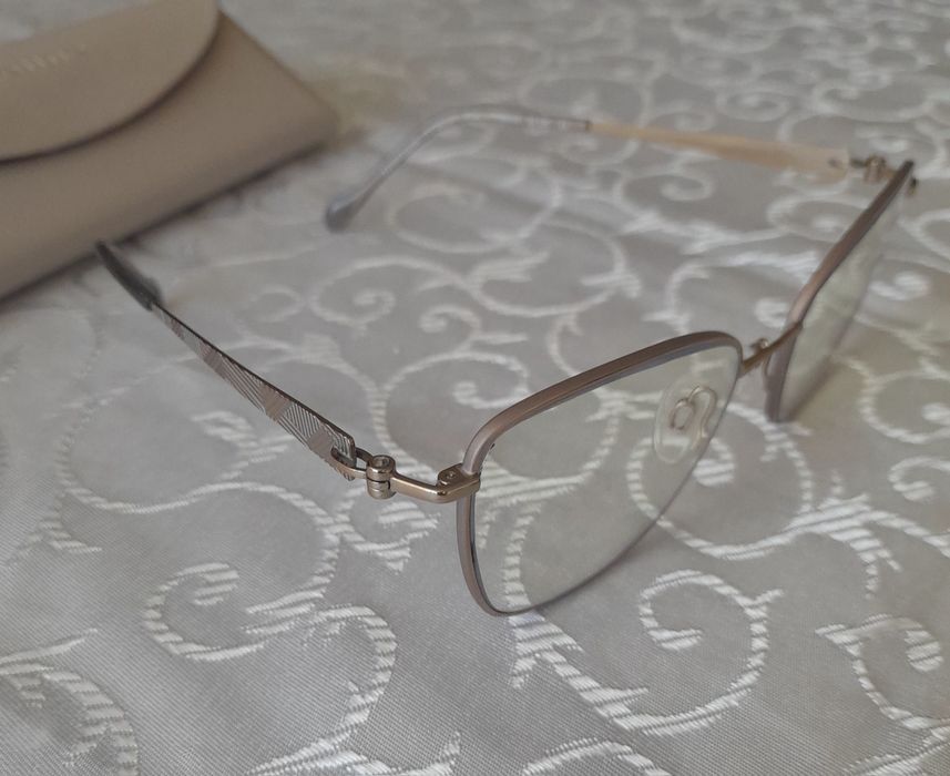 Сребриста рамка с диоптрични стъкла