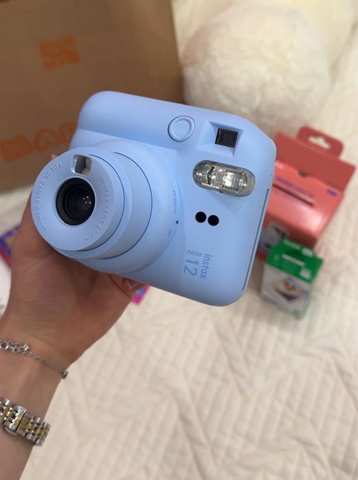 Продам instax mini 12 в отличном состоянии