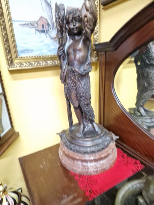 Прекрасна антикварна голяма френска бронзова фигура статуетка