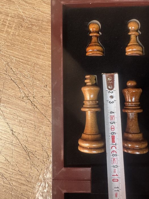 Шахматы с царапинами