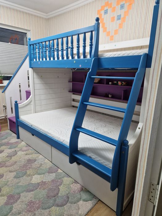 Детская двухъярусная кровать