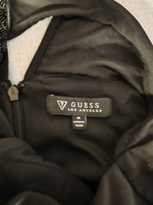 рокля guess черна