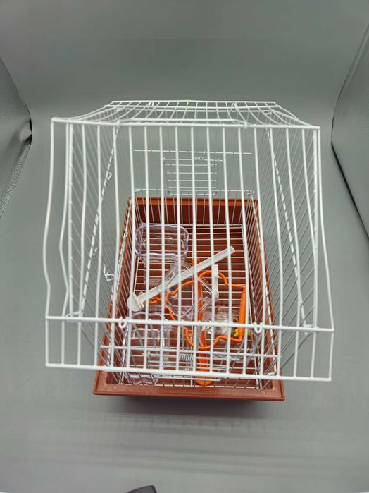 Клетка за птици – метална, с аксесоари и подвижно дъно (лек дефект)