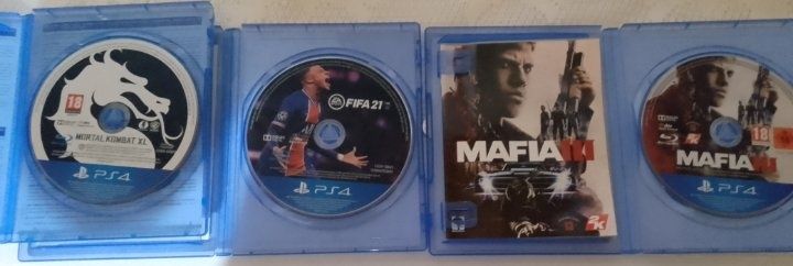 Vând jocuri ps4 foarte puțin folosite