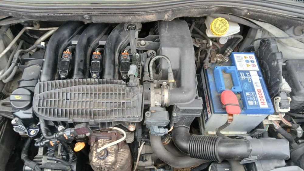 Пежо 208 , 1,2 бенз . На части