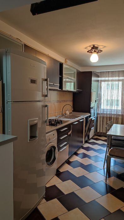 De  închiriat, apartament 2 camere.