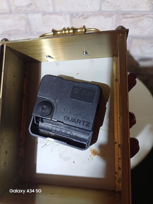 2 броя работещи часовника