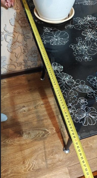 Продам стеклянный стол